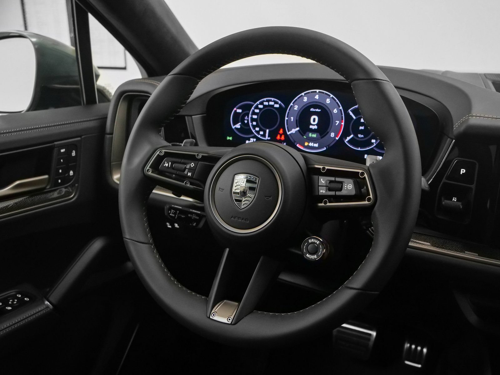 Used 2025 Porsche Cayenne Turbo AWD/4WD image 43
