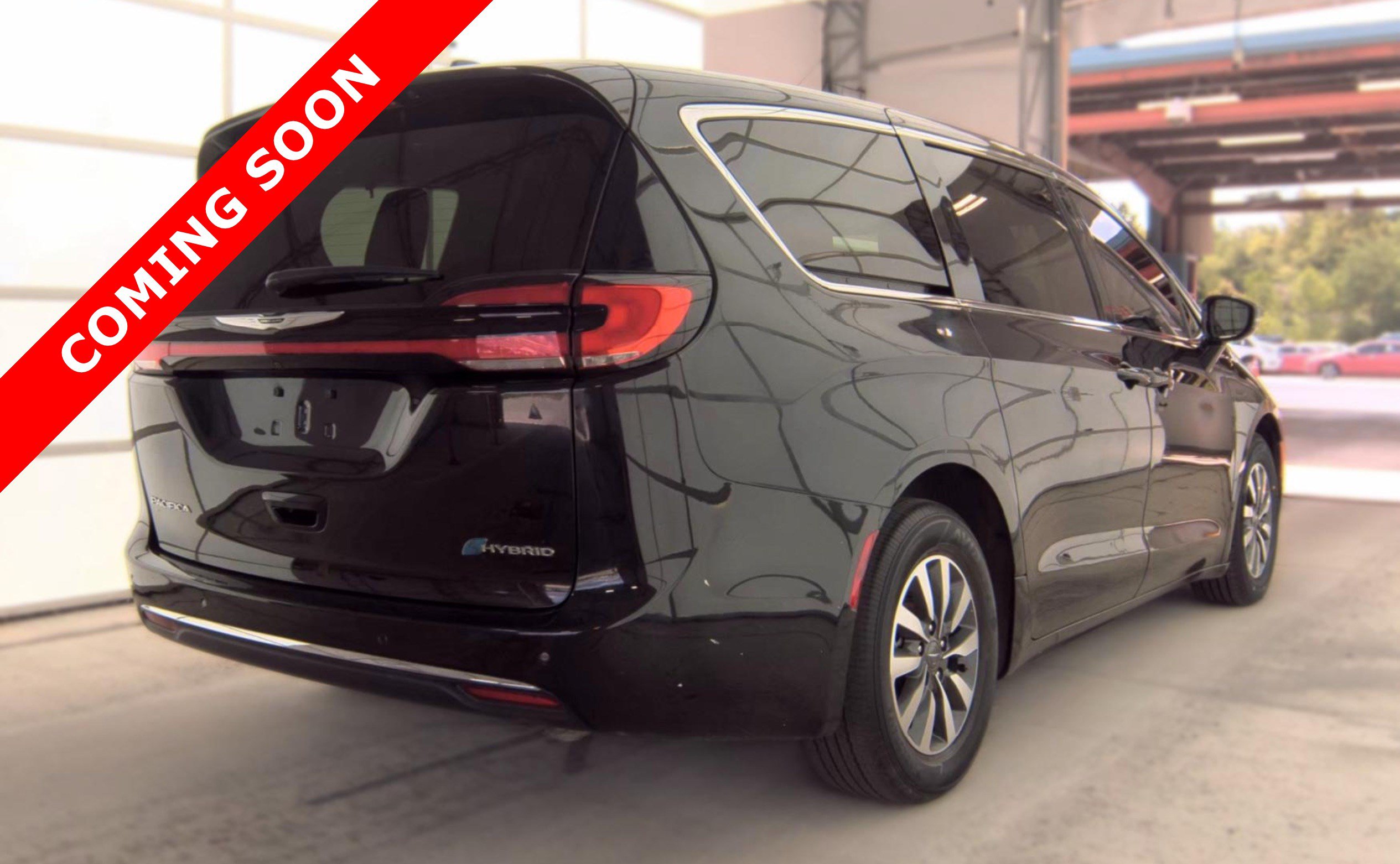 Used 2024 Chrysler Pacifica Limited FWD image 4