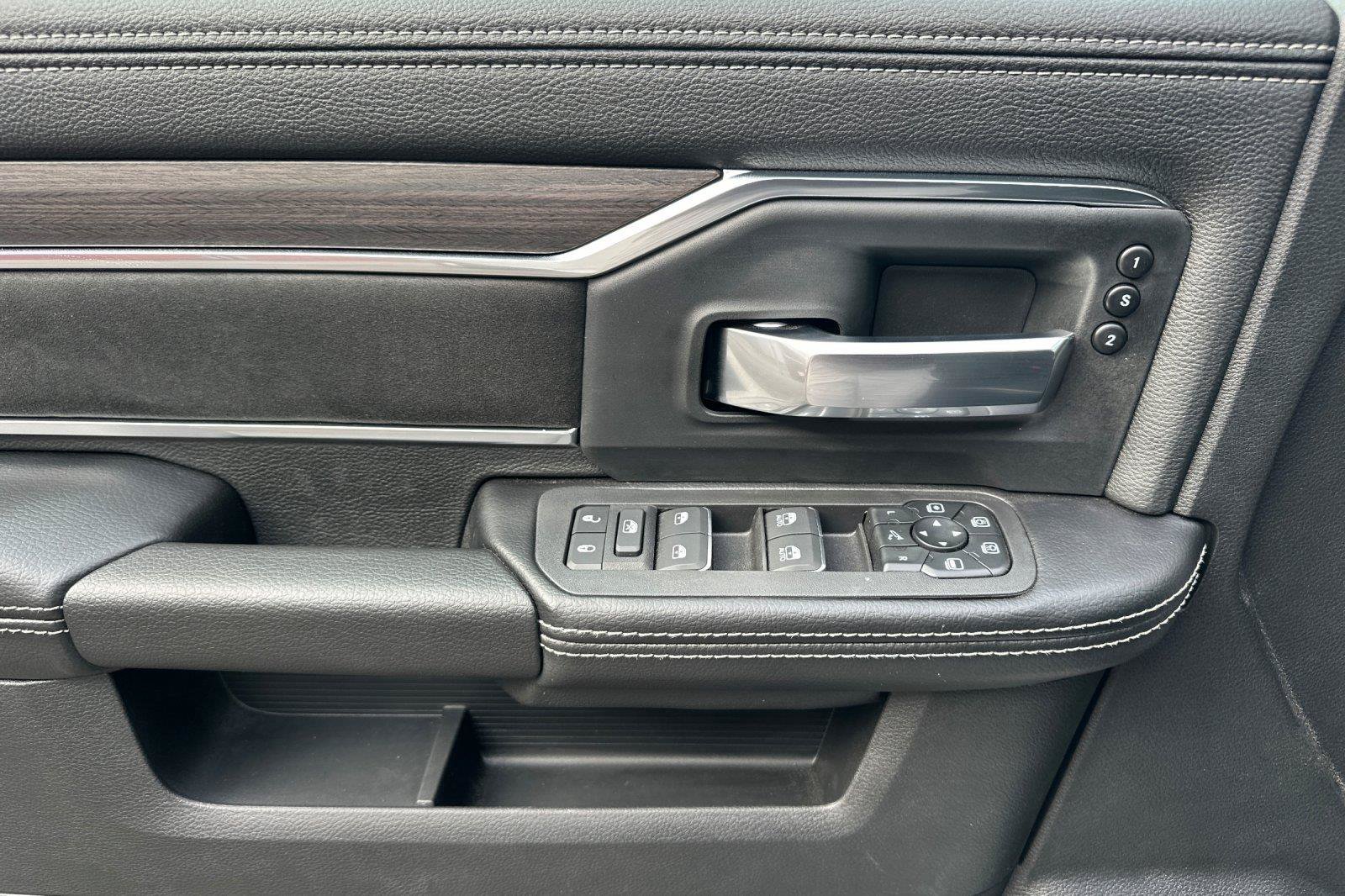 New 2026 RAM 3500 Laramie AWD/4WD image 10