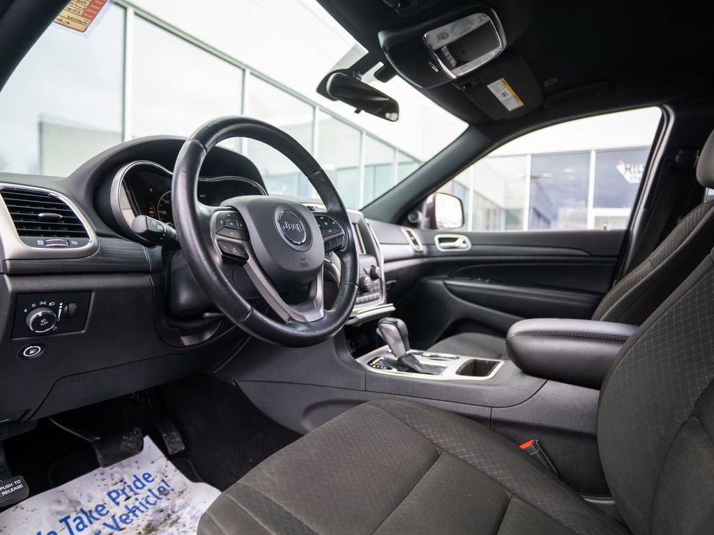 Used 2021 Jeep Grand Cherokee Laredo image 12