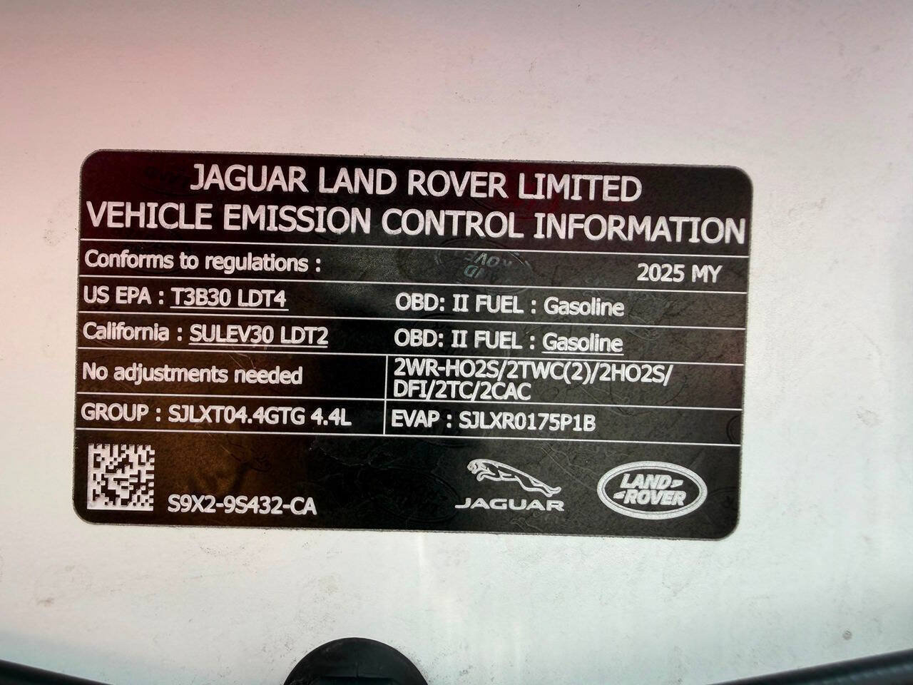 Used 2025 Land Rover Range Rover SE AWD/4WD image 32