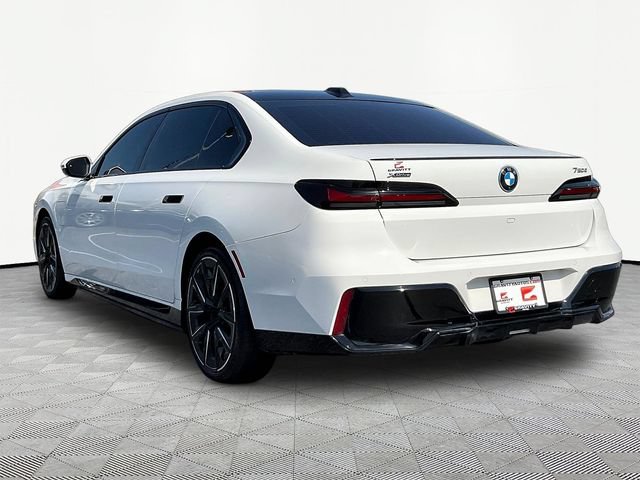 Used 2025 BMW 750e xDrive w/ Premium Package AWD/4WD image 5