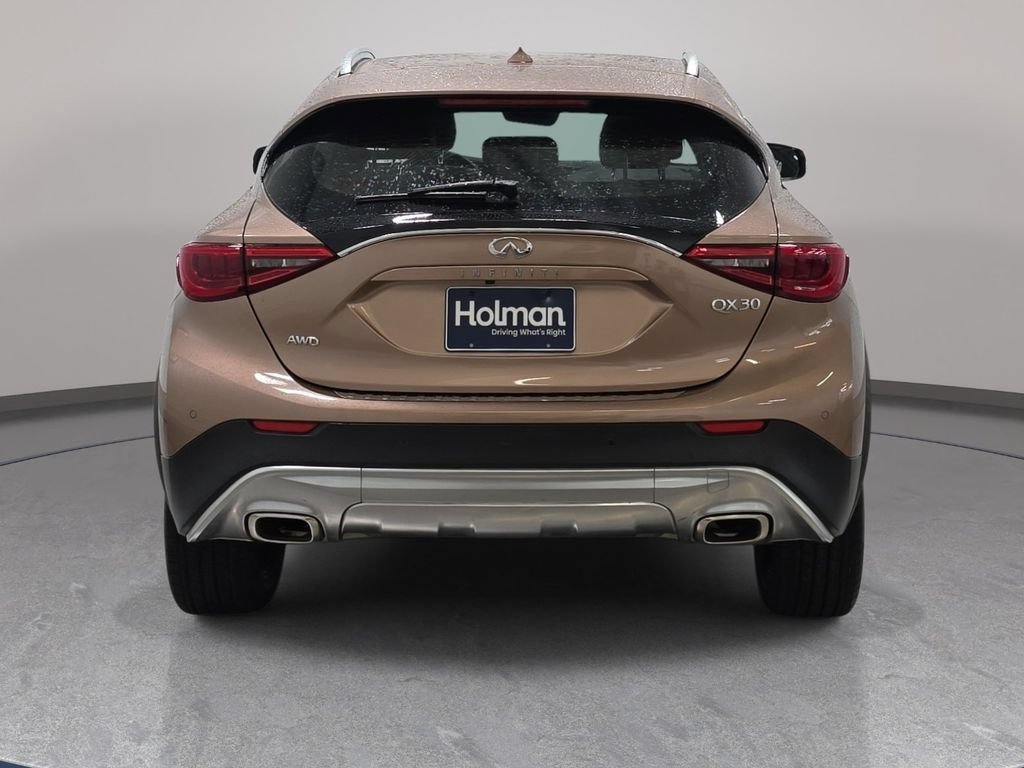 Used 2017 INFINITI QX30 Premium w/ Navigation Package AWD/4WD image 7