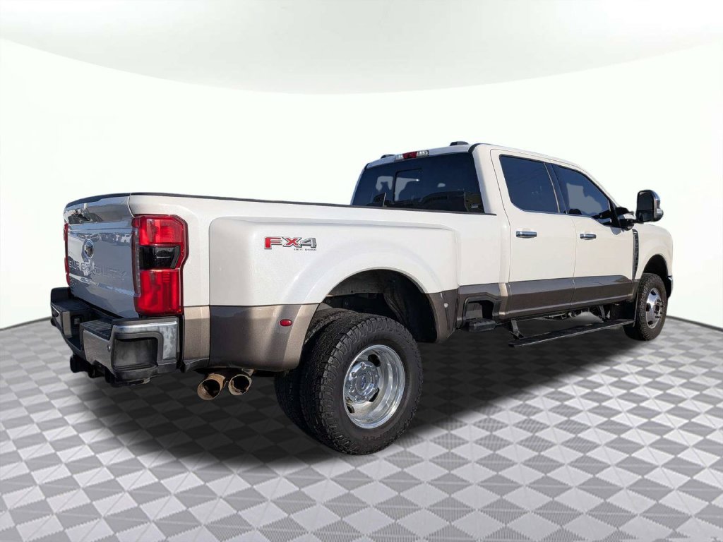Used 2024 Ford F350 Lariat w/ Lariat Ultimate Package AWD/4WD image 3