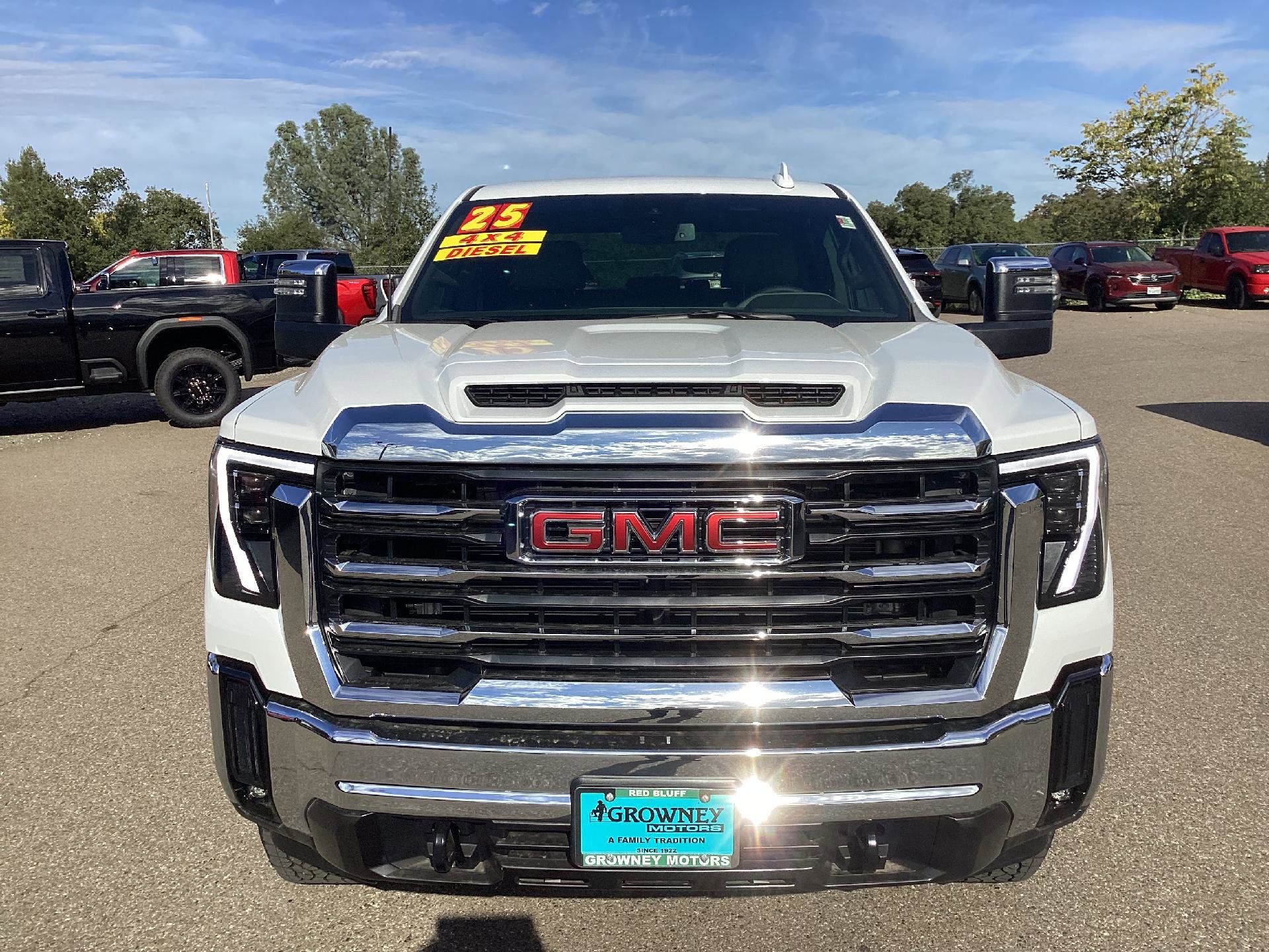 New 2025 GMC Sierra 2500 SLT image 2