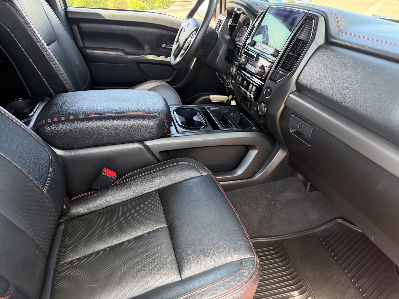 Used 2021 Nissan Titan PRO-4X w/ Pro-4x Convenience Package image 11
