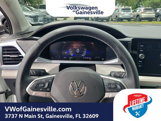 Used 2025 Volkswagen Taos SE FWD image 23