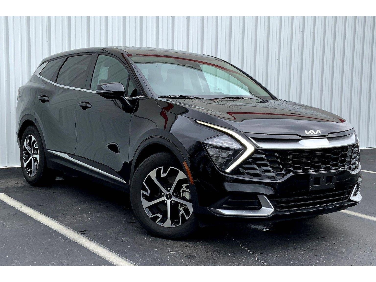 Used 2023 Kia Sportage EX image 2