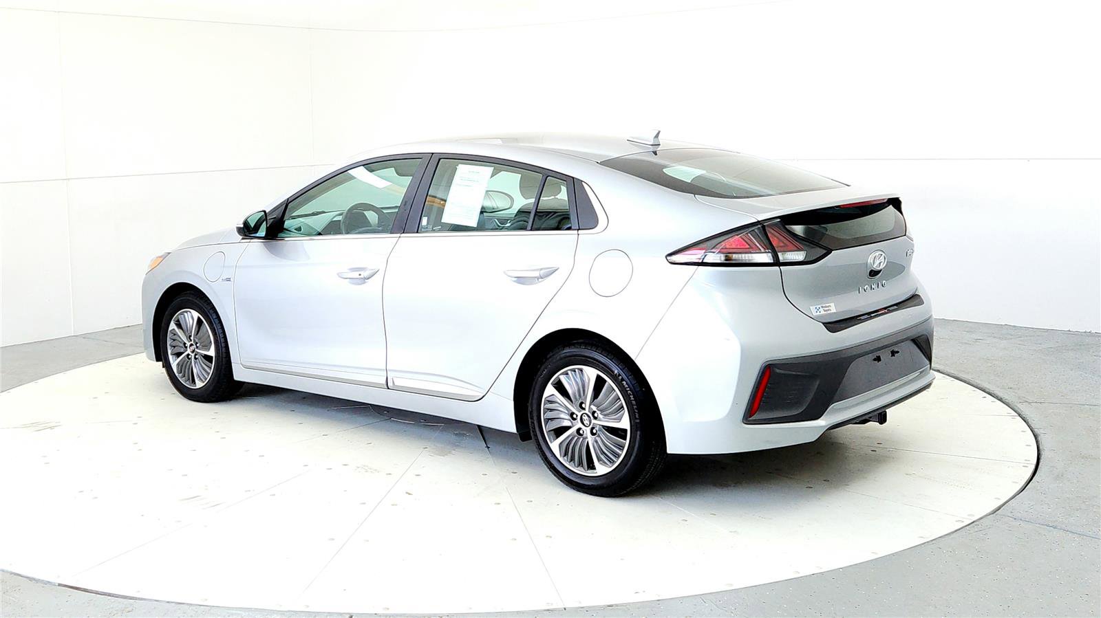 Used 2020 Hyundai Ioniq SEL image 4