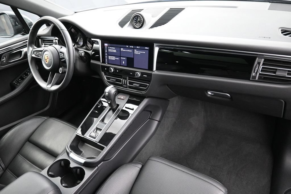 Certified 2026 Porsche Macan AWD/4WD image 31
