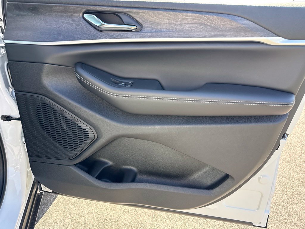 New 2027 Jeep Grand Cherokee Limited AWD/4WD image 9