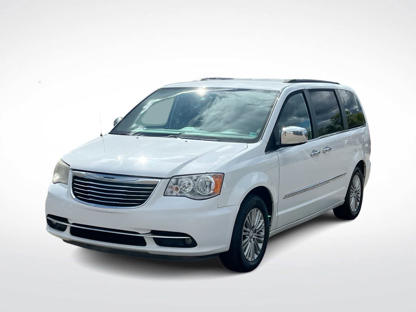 Used 2015 Chrysler Town & Country Touring-L w/ Driver Convenience Group FWD image 4