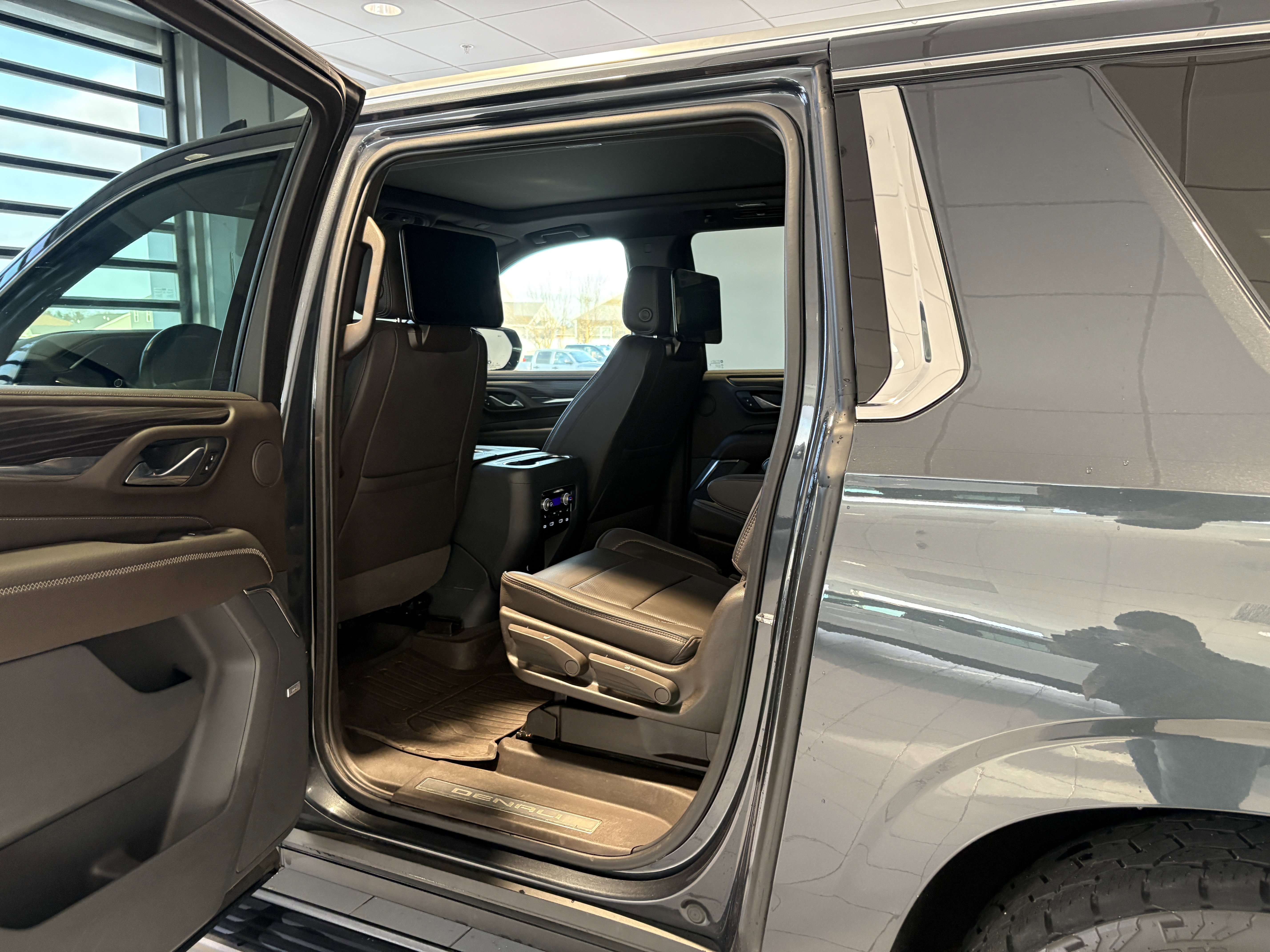 Used 2021 GMC Yukon XL Denali w/ Denali Ultimate Package image 21