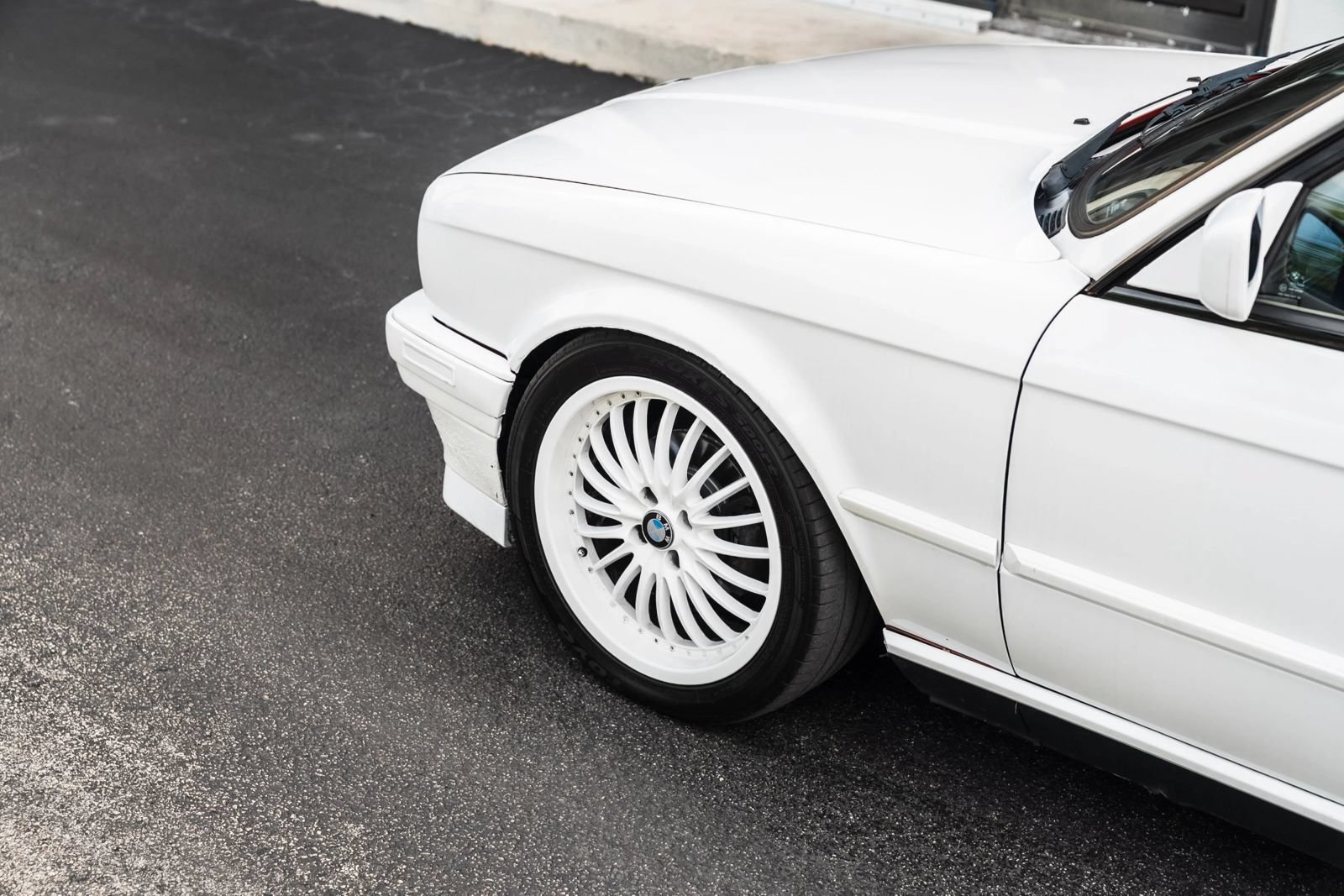 Used 1991 BMW 325i Convertible RWD image 5