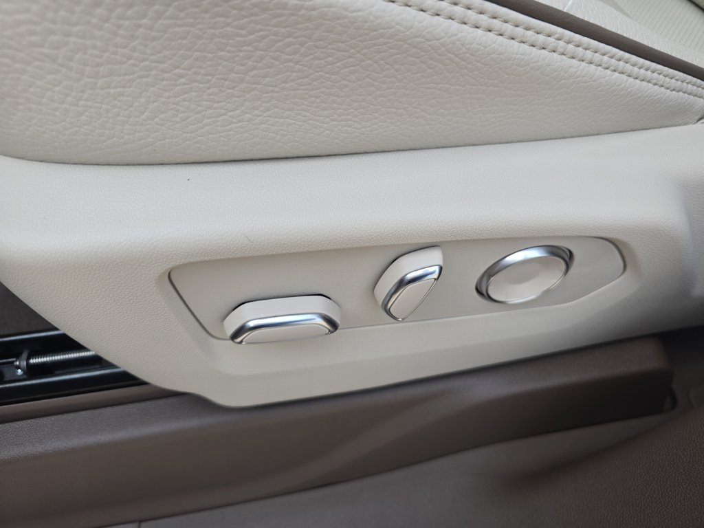 New 2026 GMC Yukon Denali w/ LPO, Floor Liner Package image 21