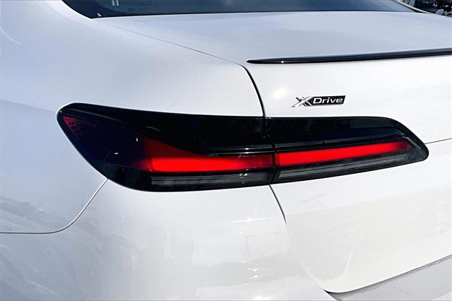 Used 2023 BMW 760i xDrive image 31