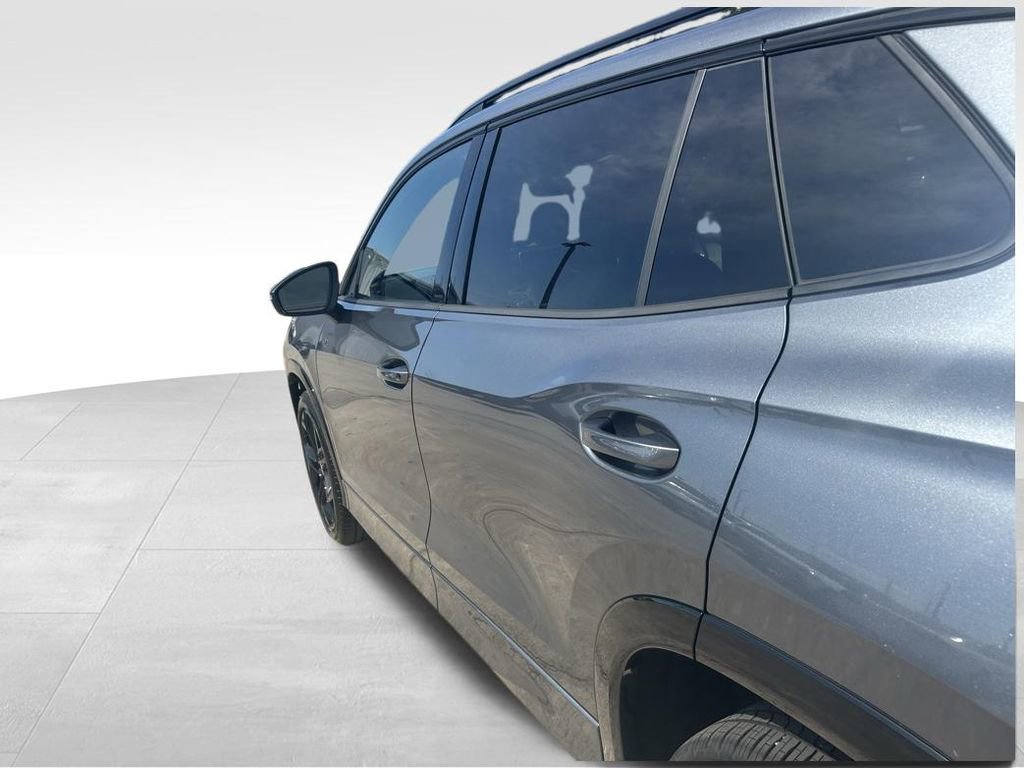 Certified 2025 Volkswagen Tiguan SE R-Line AWD/4WD image 31