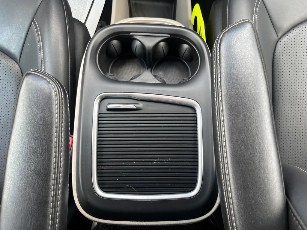 Used 2023 Chrysler Pacifica Touring-L FWD image 14