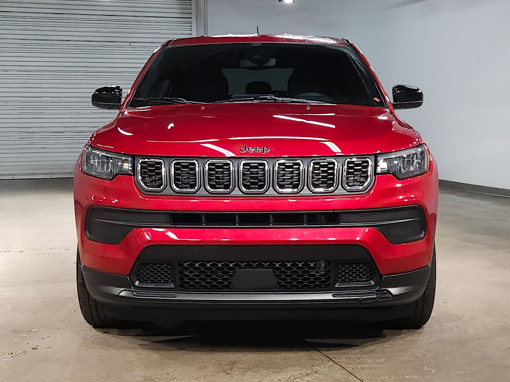 Used 2025 Jeep Compass Sport image 2