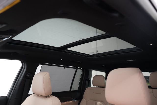 New 2025 Jeep Grand Cherokee L Limited w/ Luxury Tech Group II image 32