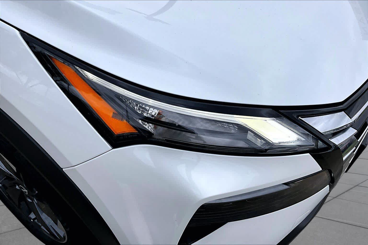 Certified 2025 Nissan Rogue SV FWD image 28