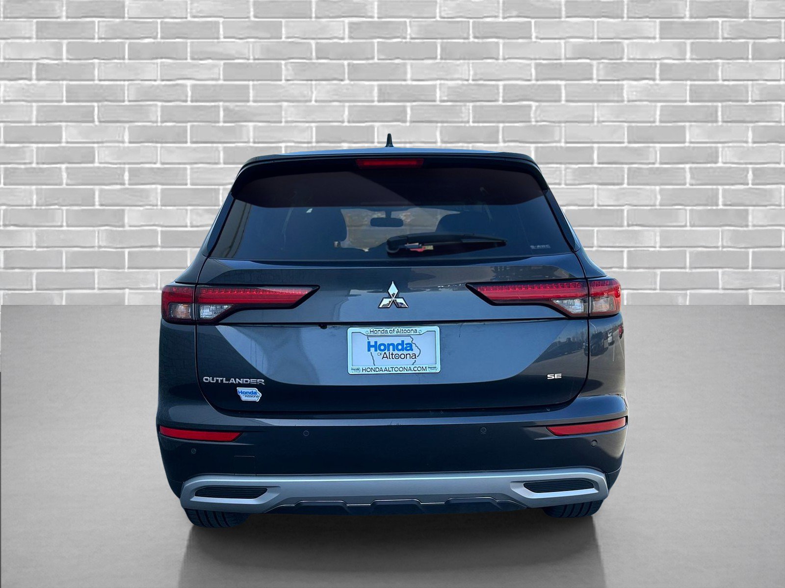 Used 2024 Mitsubishi Outlander SE image 3