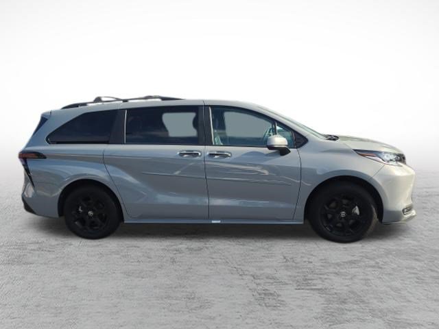Certified 2025 Toyota Sienna XLE Woodland Edition AWD/4WD image 4