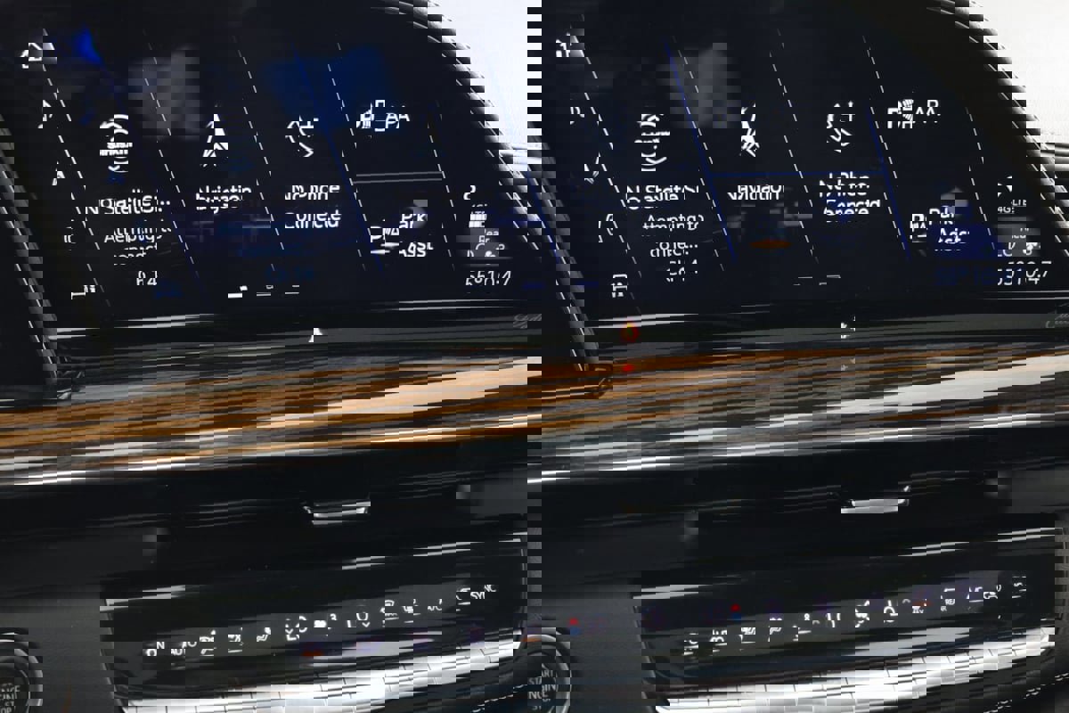 Used 2022 Cadillac Escalade Premium Luxury image 55