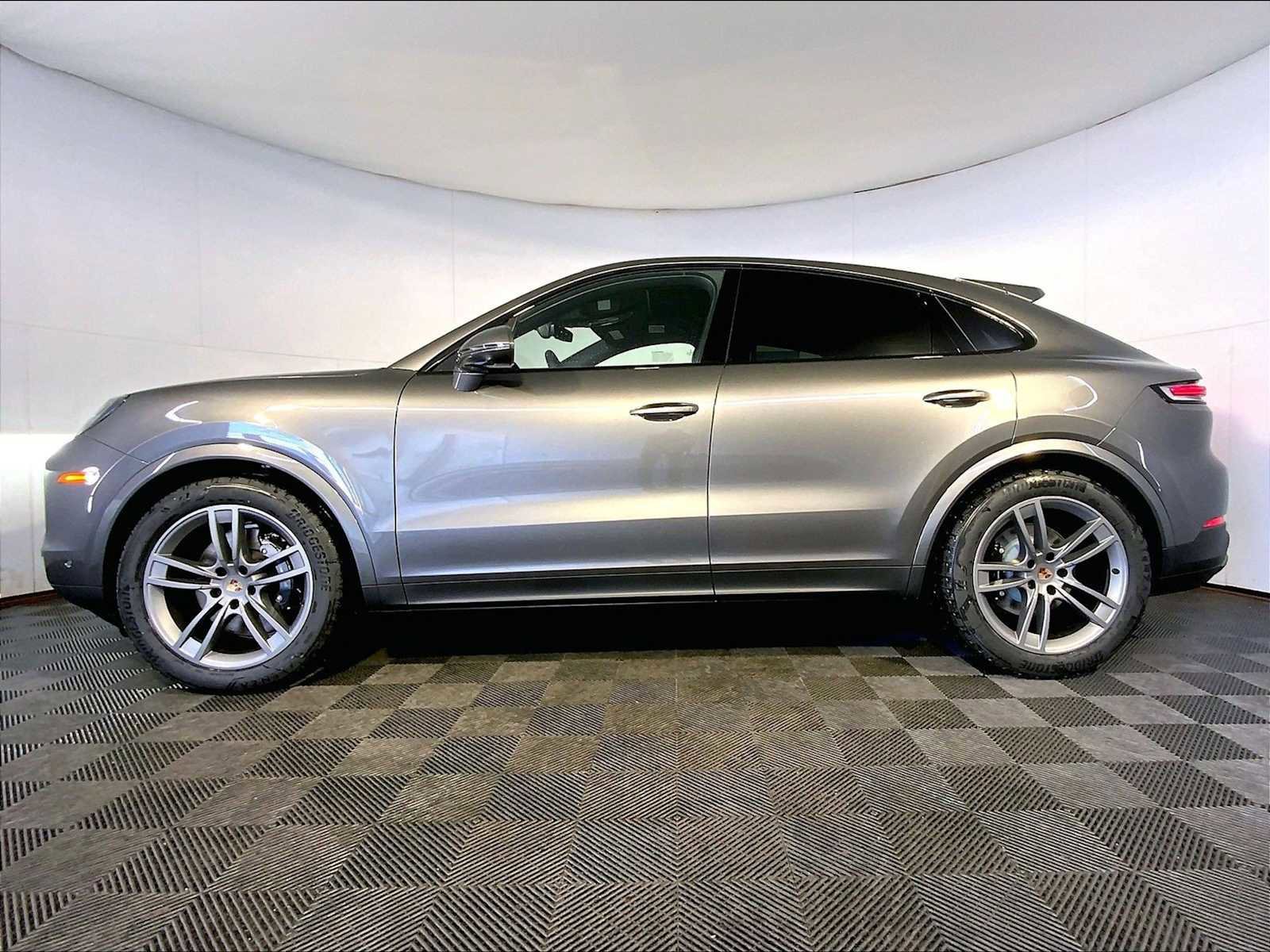New 2025 Porsche Cayenne Coupe video 2