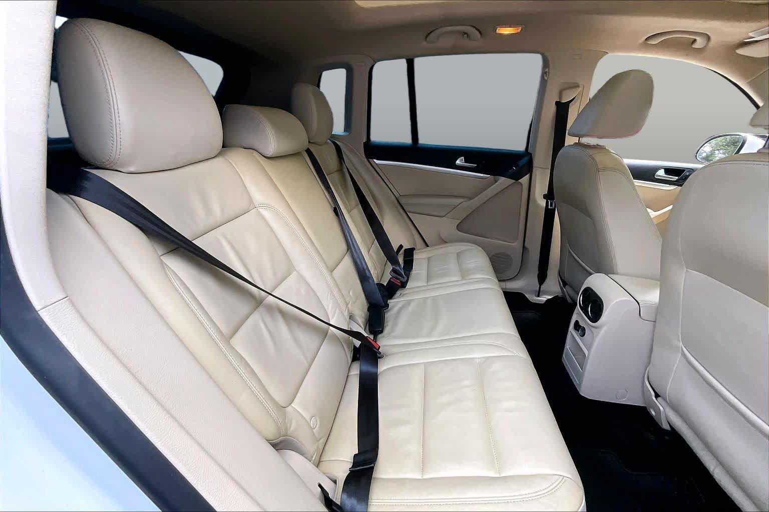 Used 2013 Volkswagen Tiguan SEL FWD image 19