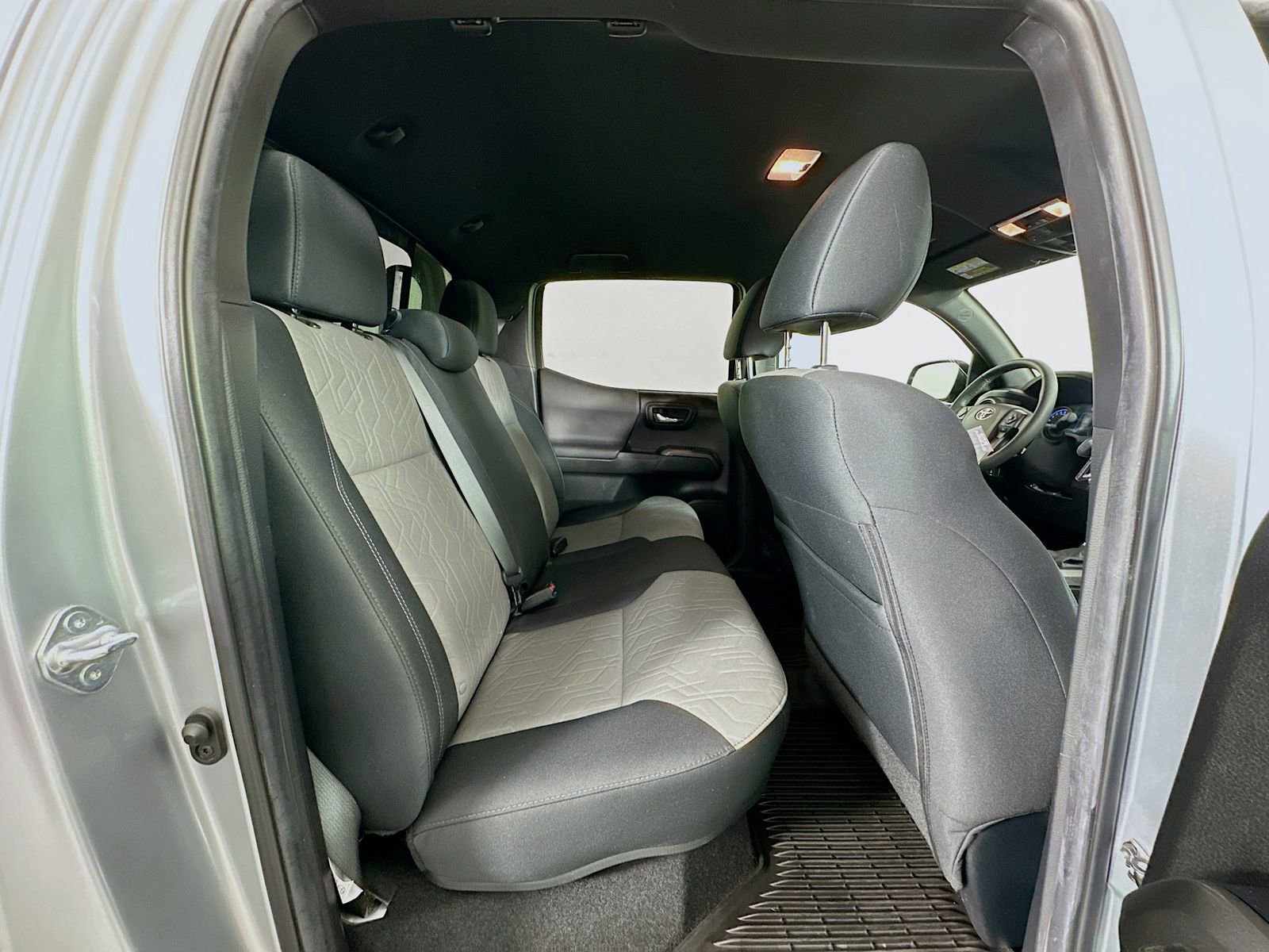 Used 2022 Toyota Tacoma TRD Off-Road image 25