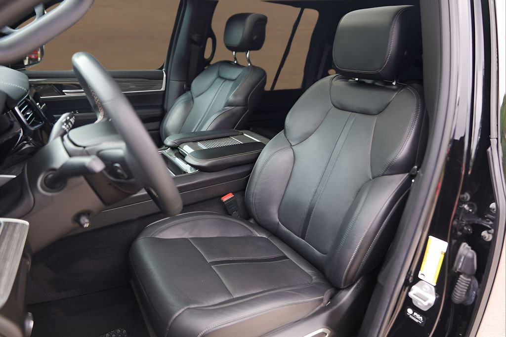 Used 2022 Jeep Wagoneer Series II w/ Convenience Group I RWD image 7