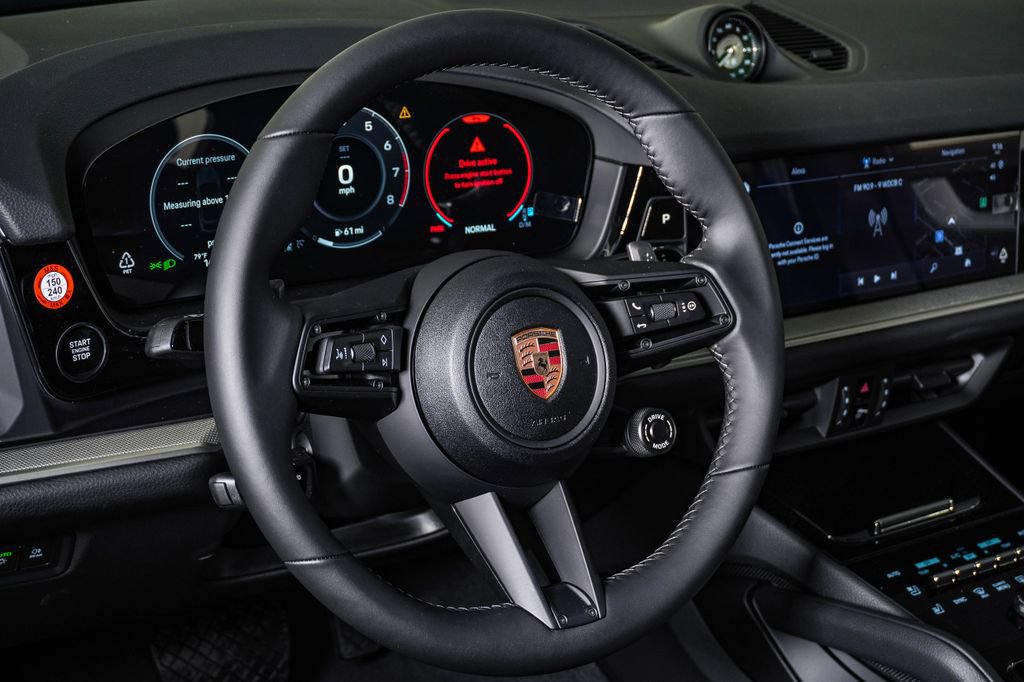 New 2026 Porsche Cayenne Coupe AWD/4WD image 18