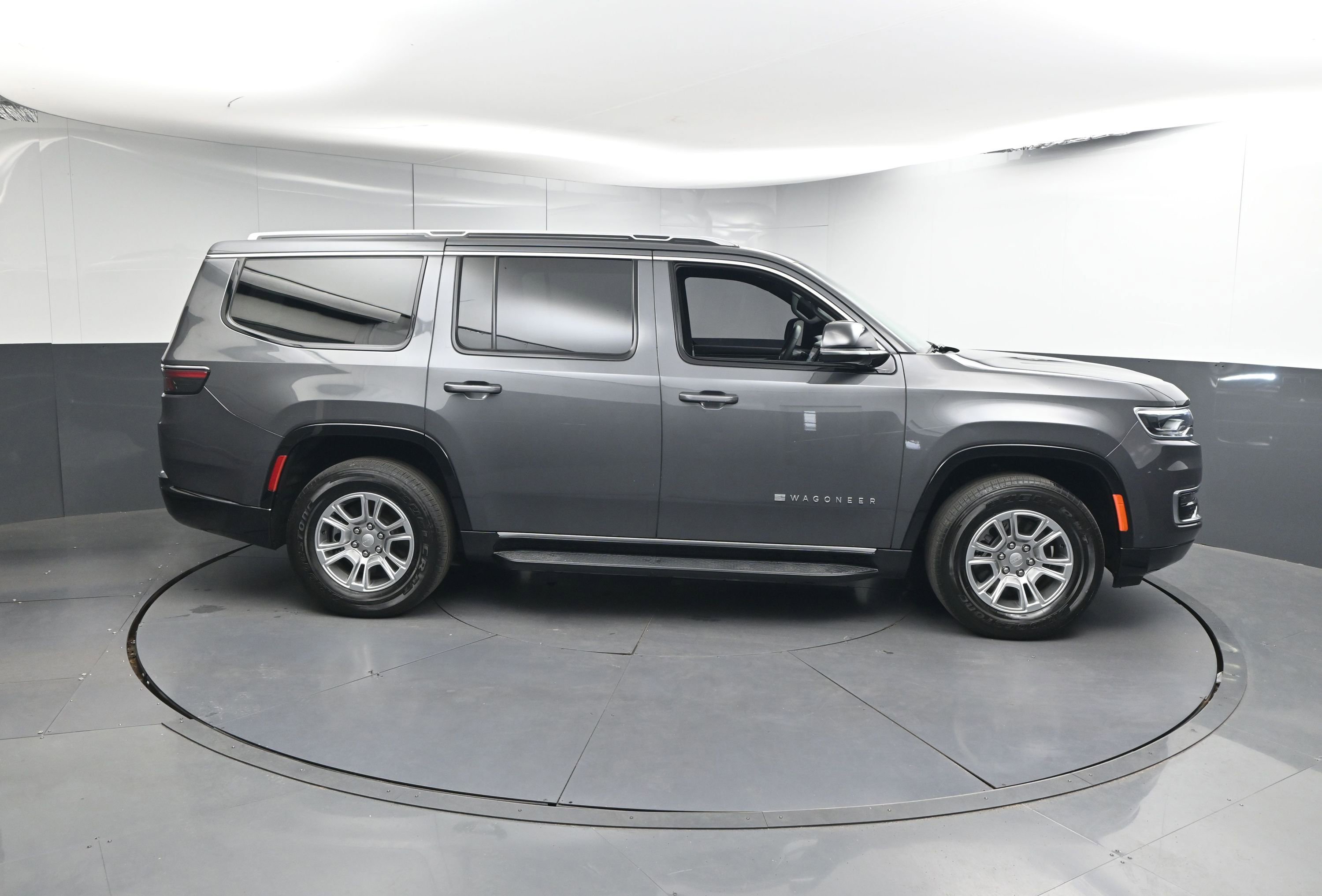 Used 2024 Jeep Wagoneer 2WD image 25