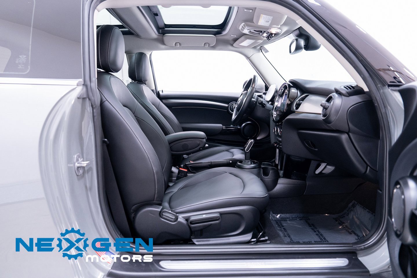 Used 2023 MINI Cooper 2-Door Hardtop image 44