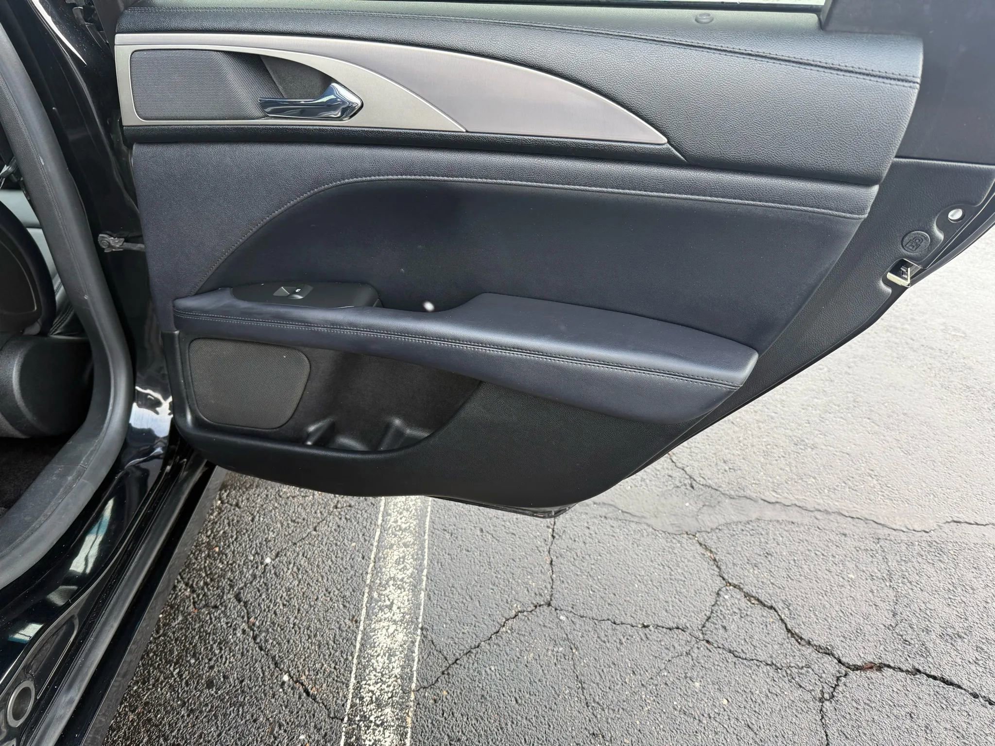 Used 2018 Lincoln MKZ Premiere image 18