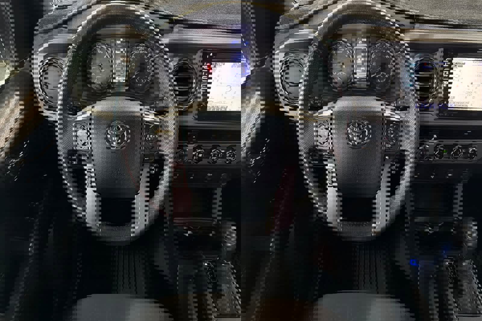 Used 2017 Toyota Tacoma TRD Off-Road image 16