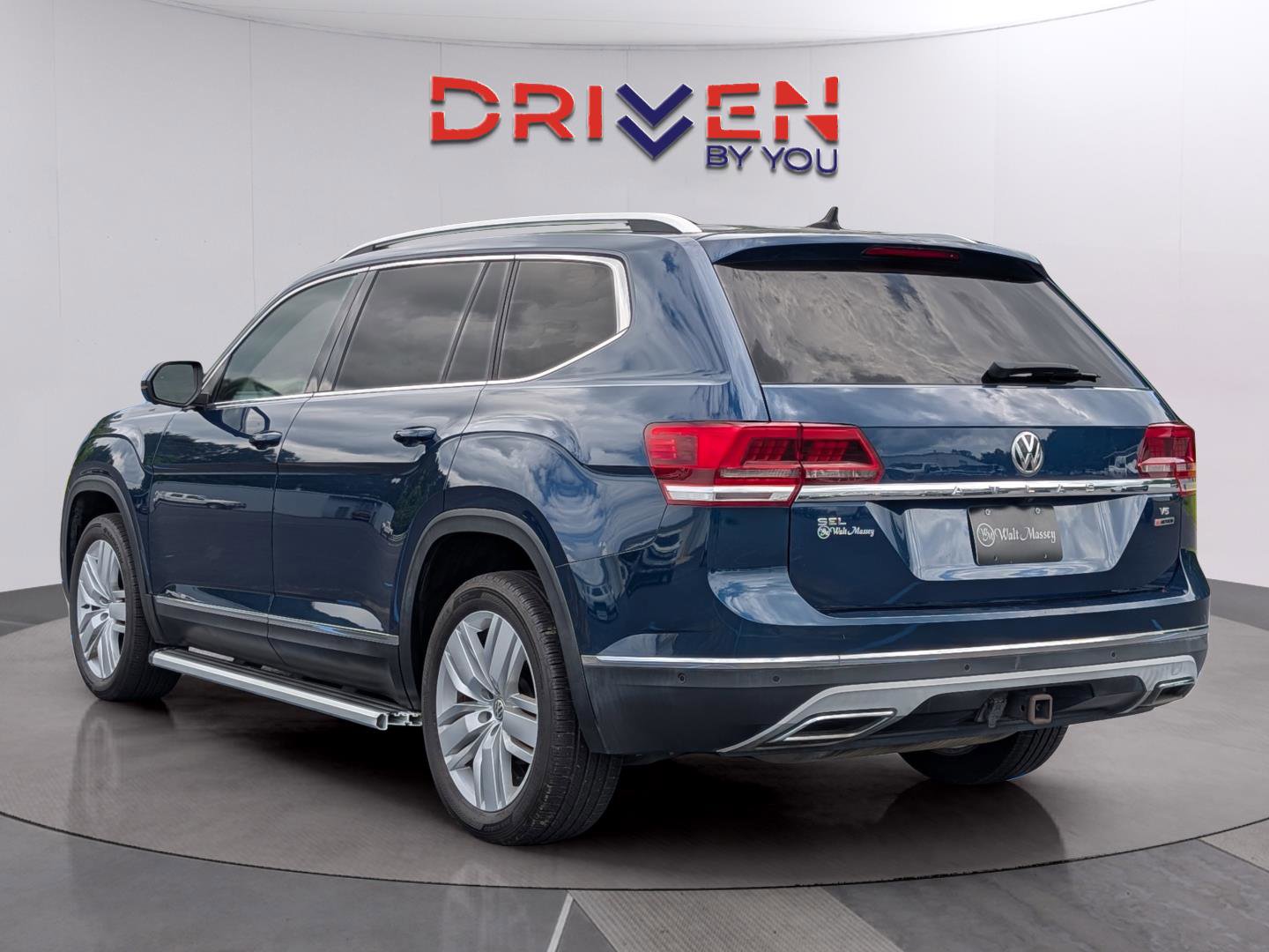 Used 2018 Volkswagen Atlas SEL Premium image 3