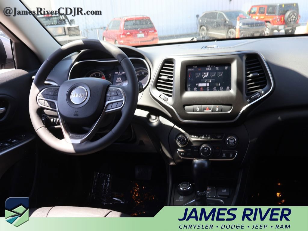 Used 2021 Jeep Cherokee Latitude Lux w/ Mopar Interior Package AWD/4WD image 13