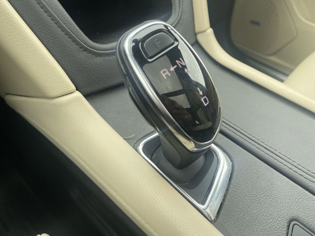 Used 2017 Cadillac XT5 Luxury w/ Driver Awareness Package AWD/4WD image 25