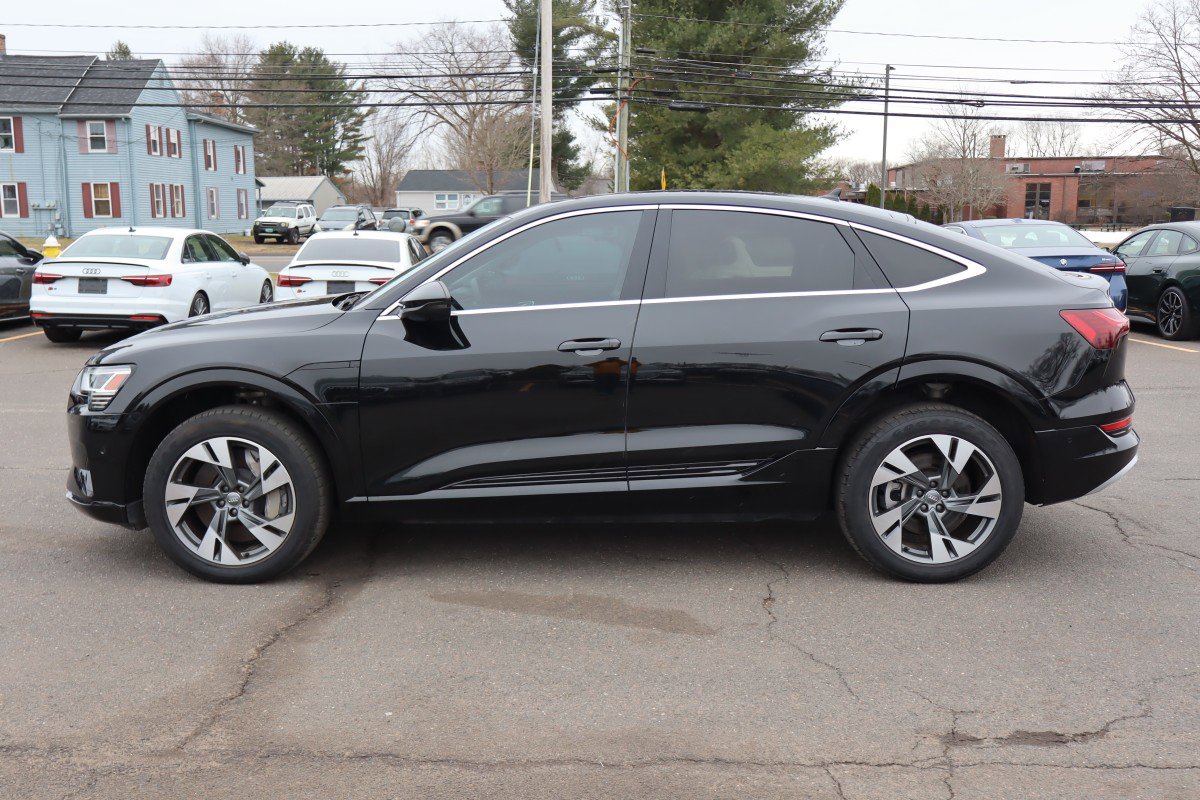 Used 2020 Audi e-tron Premium Plus image 9