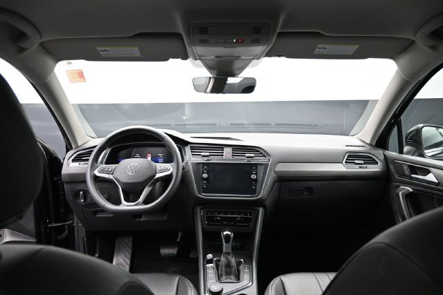 Used 2024 Volkswagen Tiguan SE AWD/4WD image 27
