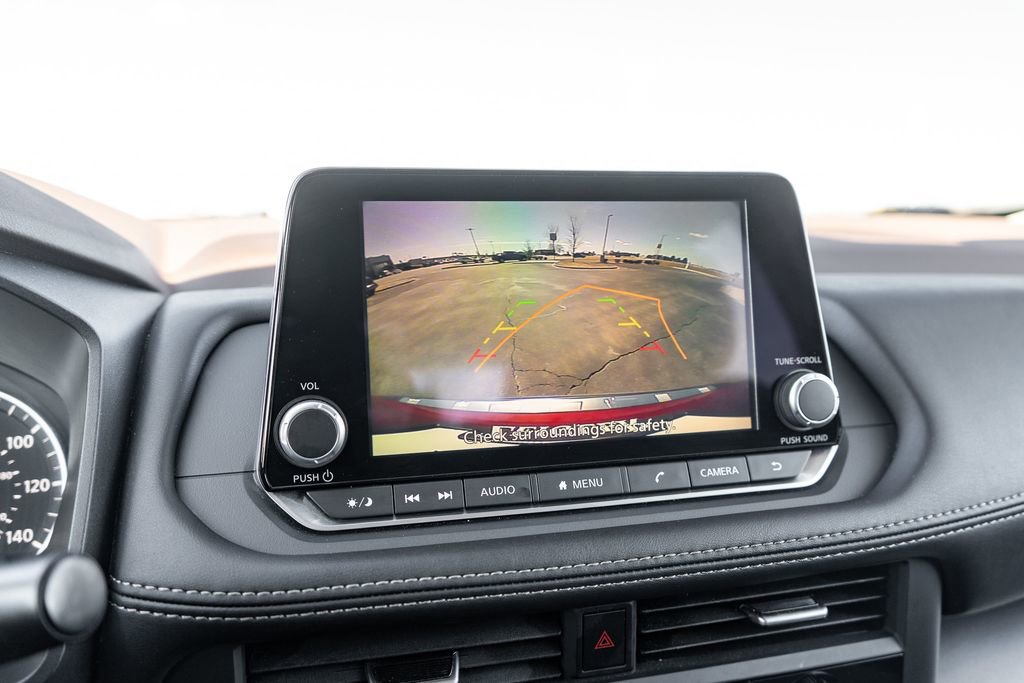 Used 2023 Nissan Rogue SV image 31