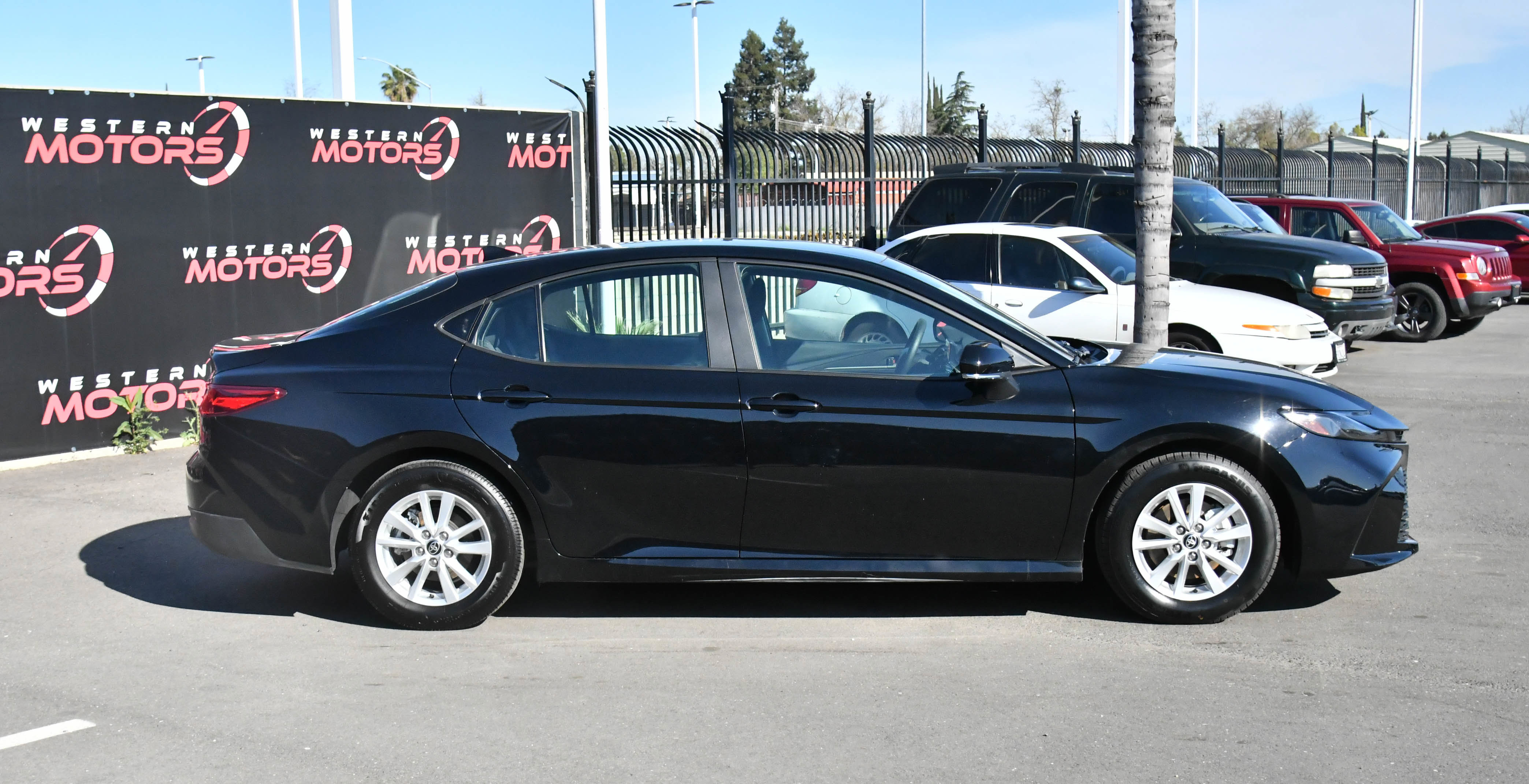 Used 2025 Toyota Camry LE image 9