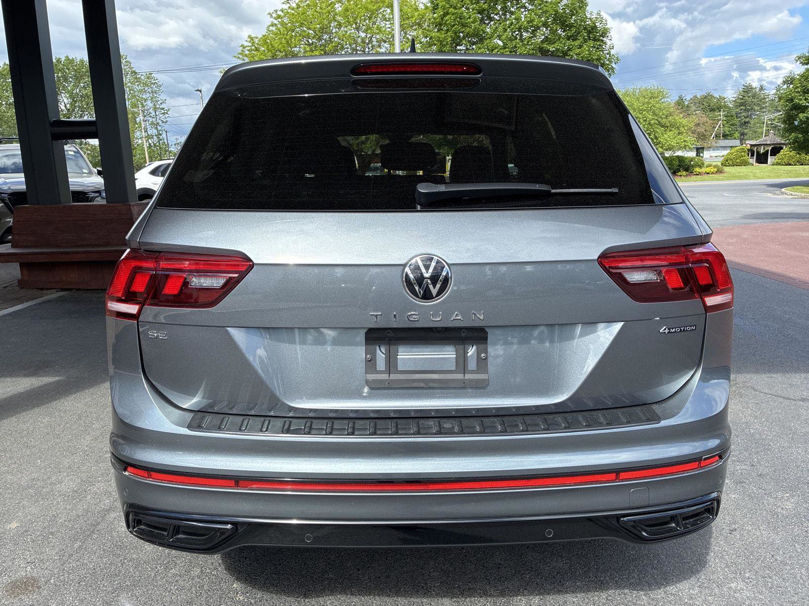 Used 2022 Volkswagen Tiguan SE R-Line AWD/4WD image 6