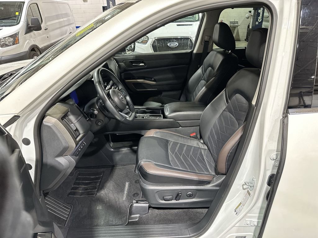 Used 2024 Nissan Pathfinder Platinum image 13