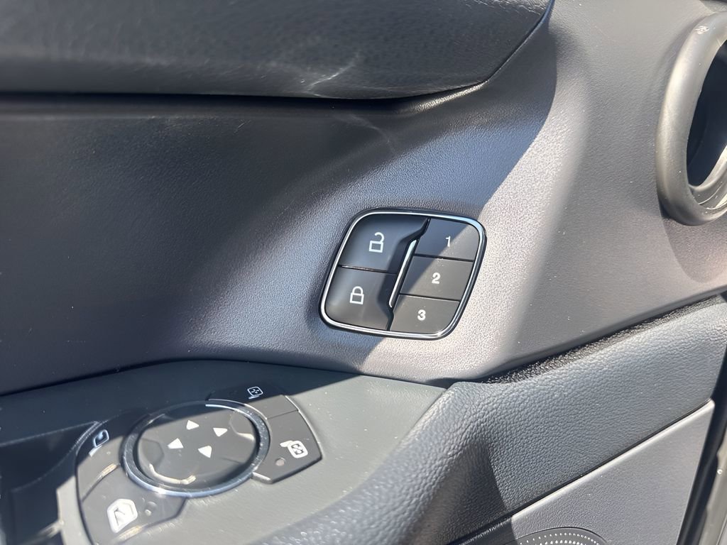 Used 2024 Ford Expedition Max XLT image 11