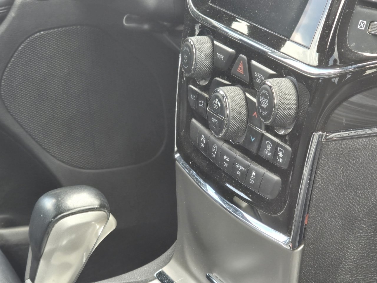 Used 2021 Jeep Grand Cherokee Limited AWD/4WD image 17