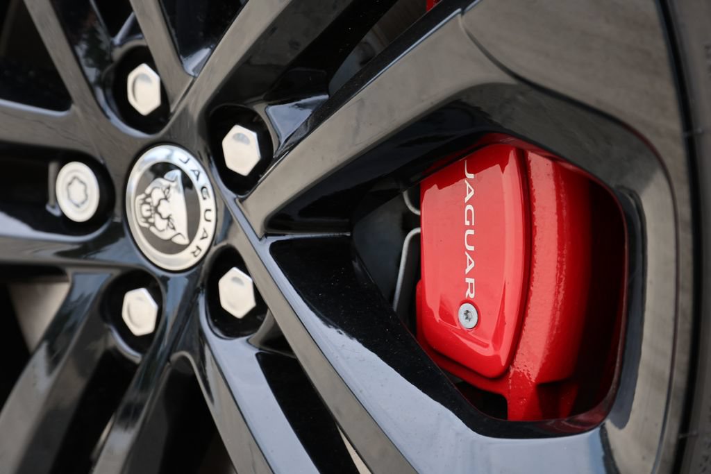 Certified 2026 Jaguar F-PACE R-Dynamic S AWD/4WD image 9