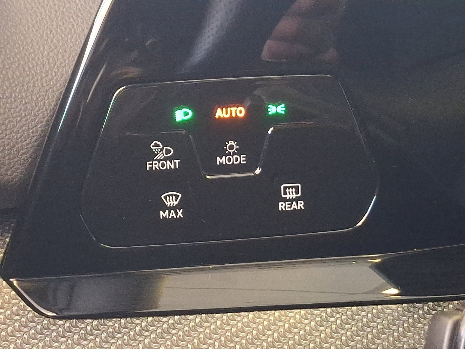 Used 2022 Volkswagen Golf R image 23